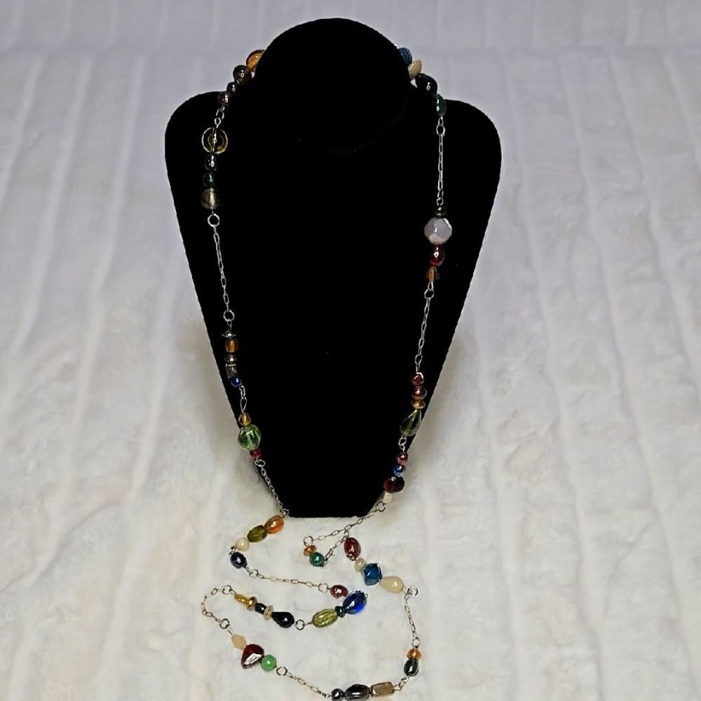 Glass beaded non adjustable silver tone necklace